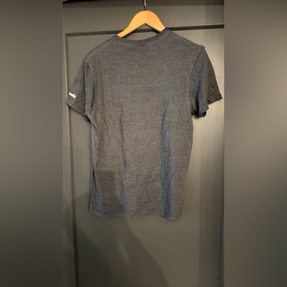 NWT Columbia Men's Charcoal Gray T-Shirt - Picture 2 of 2